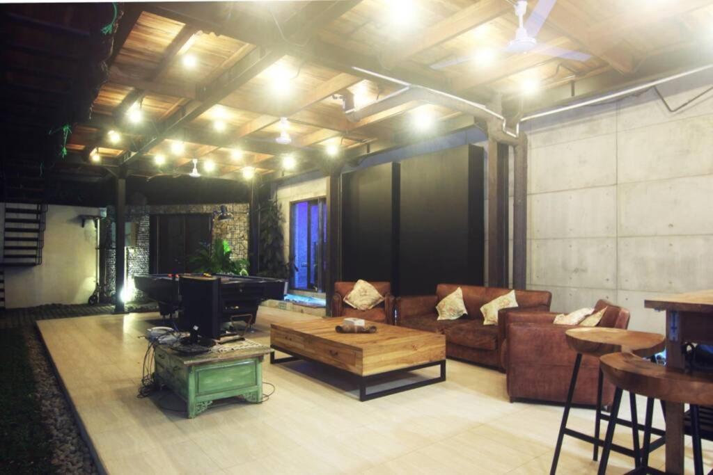 Villa Amalura I Yogyakarta Exteriör bild
