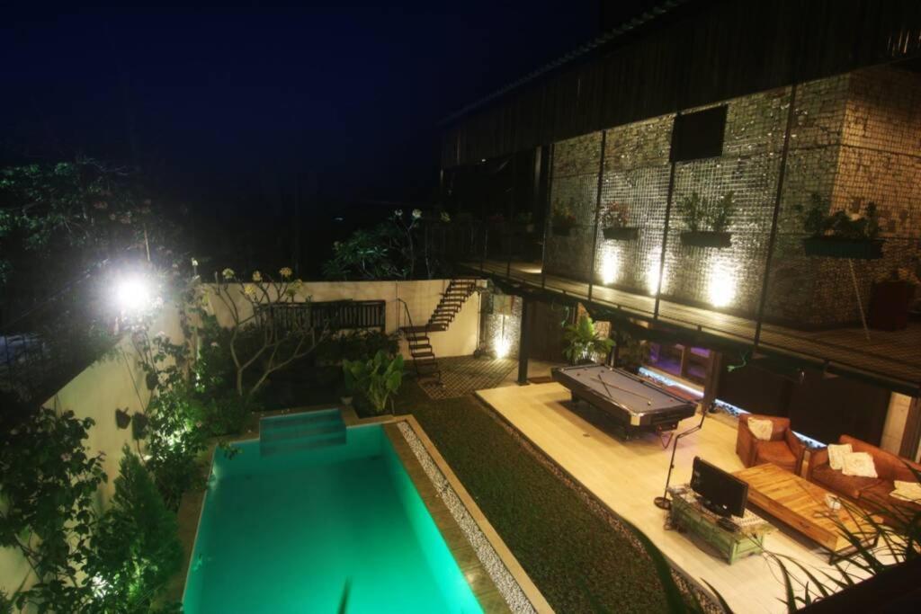Villa Amalura I Yogyakarta Exteriör bild