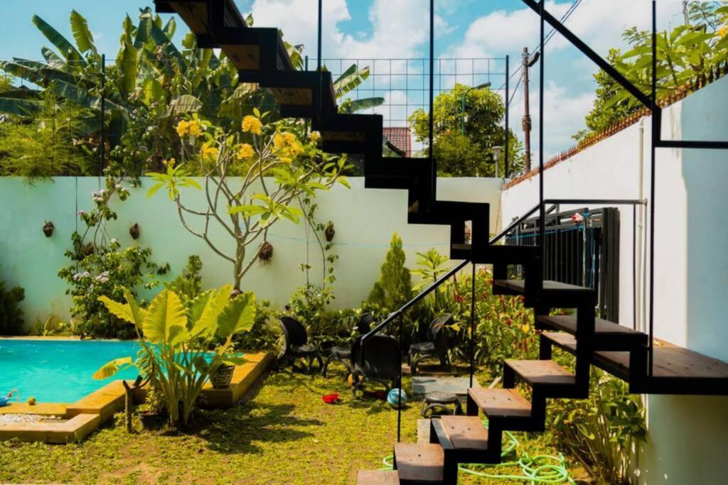 Villa Amalura I Yogyakarta Exteriör bild