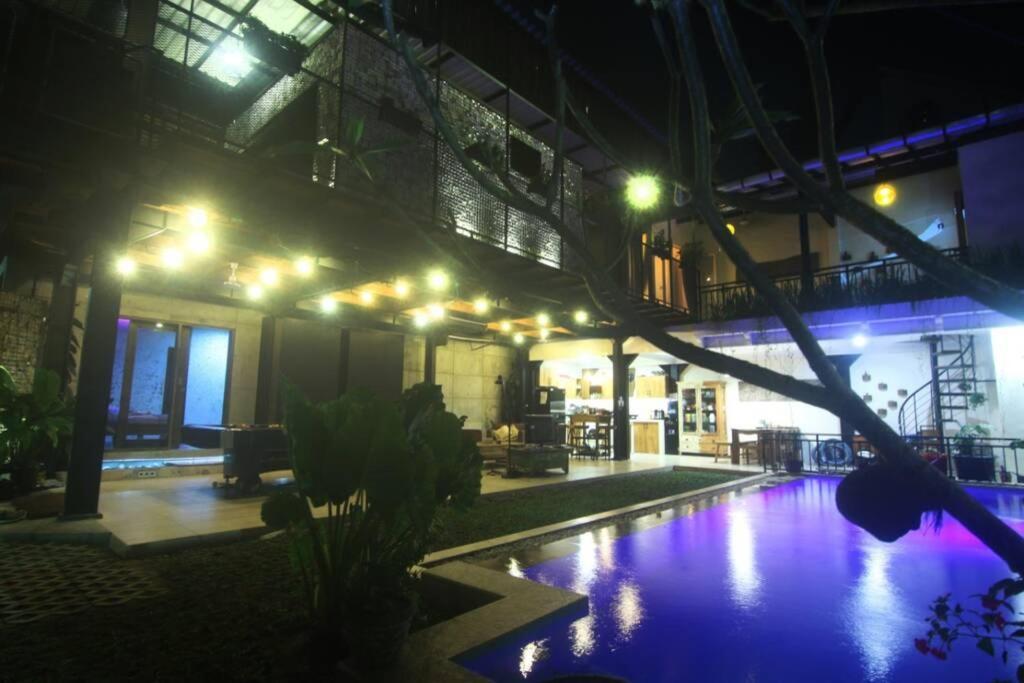 Villa Amalura I Yogyakarta Exteriör bild